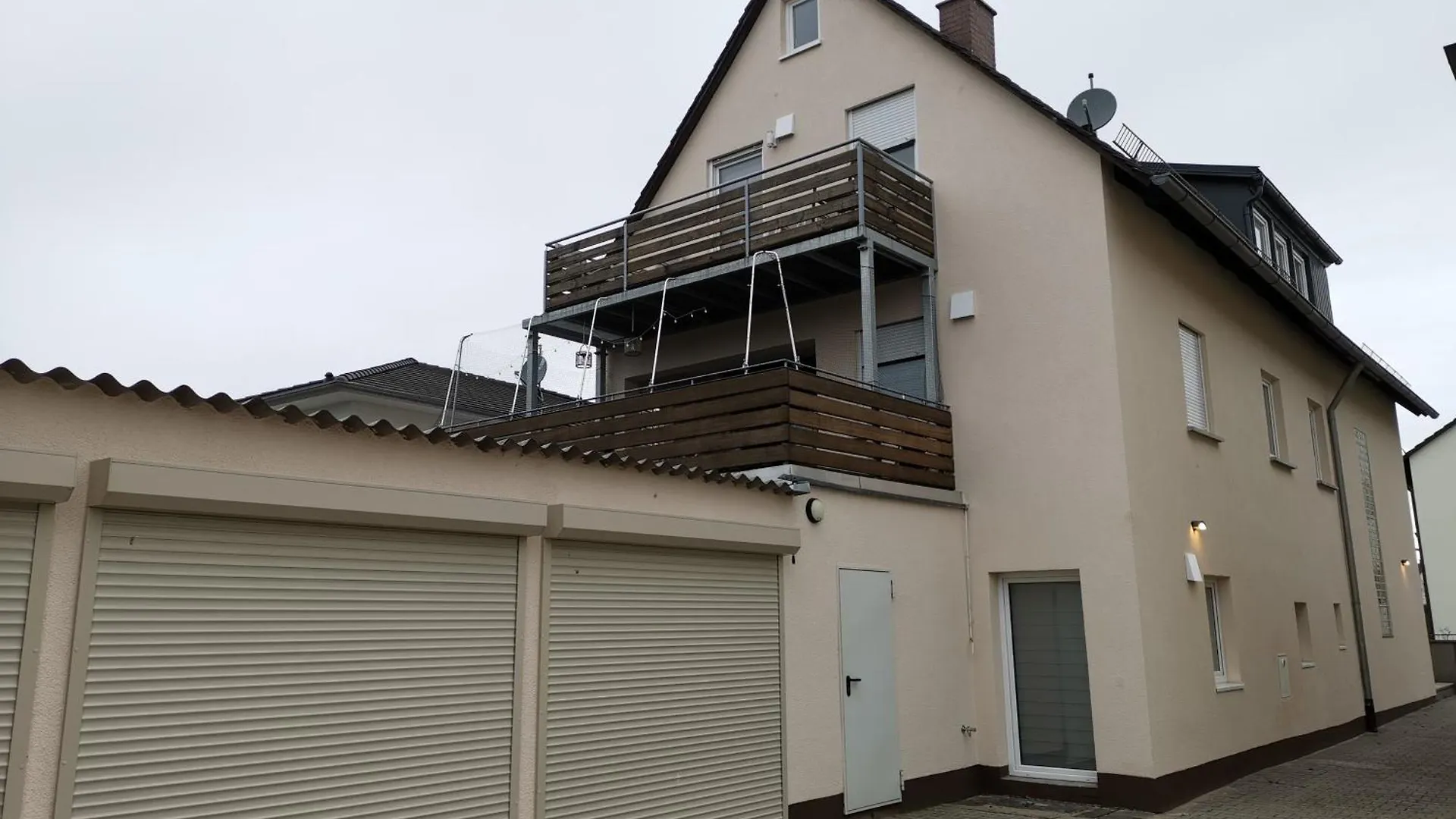 Grosszuegige 3-Zimmer Wohnung Mit Garage Und Garten Nuremberg